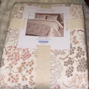 BNWT Orchard Trees Quilt Set with 2 Shams - Cream and Brown size # Full/ Queen